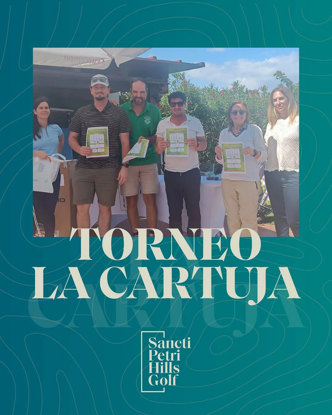 Premiados mostrando sus tarjetas en el torneo Sancti Petri Hills La Cartuja