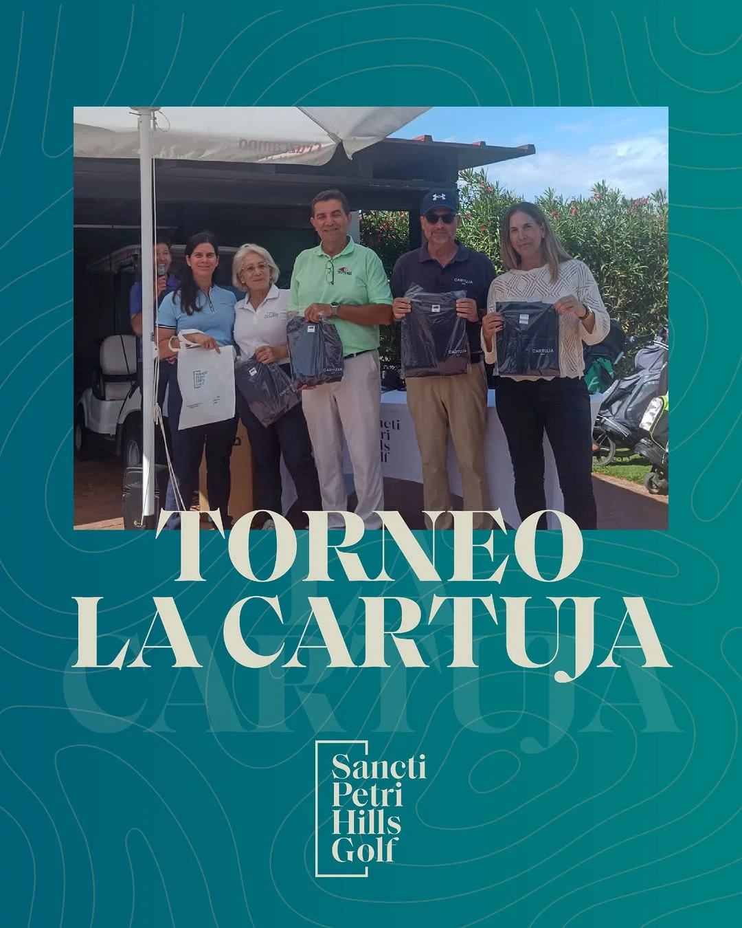 Entrega de premios con jugadores y regalos de la marca La Cartuja